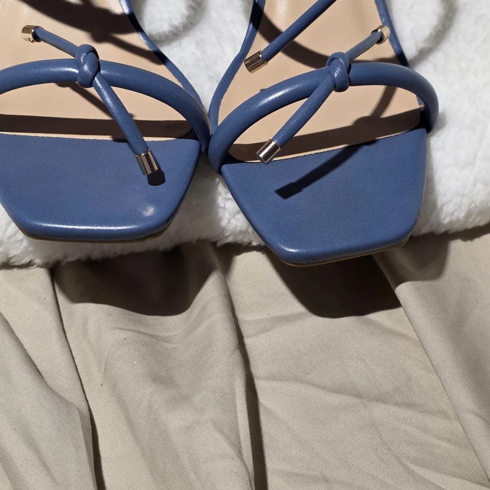 Blue Strappy Knot Sandals -8.5 - Picture 2 of 4